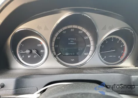 2009 Mercedes-Benz C 350 z USA, uszkodzony, nr VIN WDDGF56X59R068193